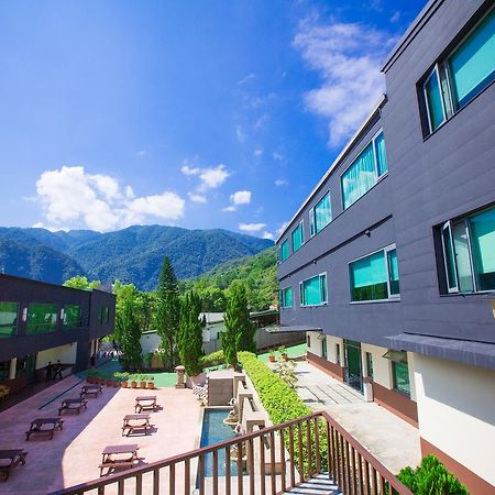 Four Season Beauty Resort Wulai Buitenkant foto